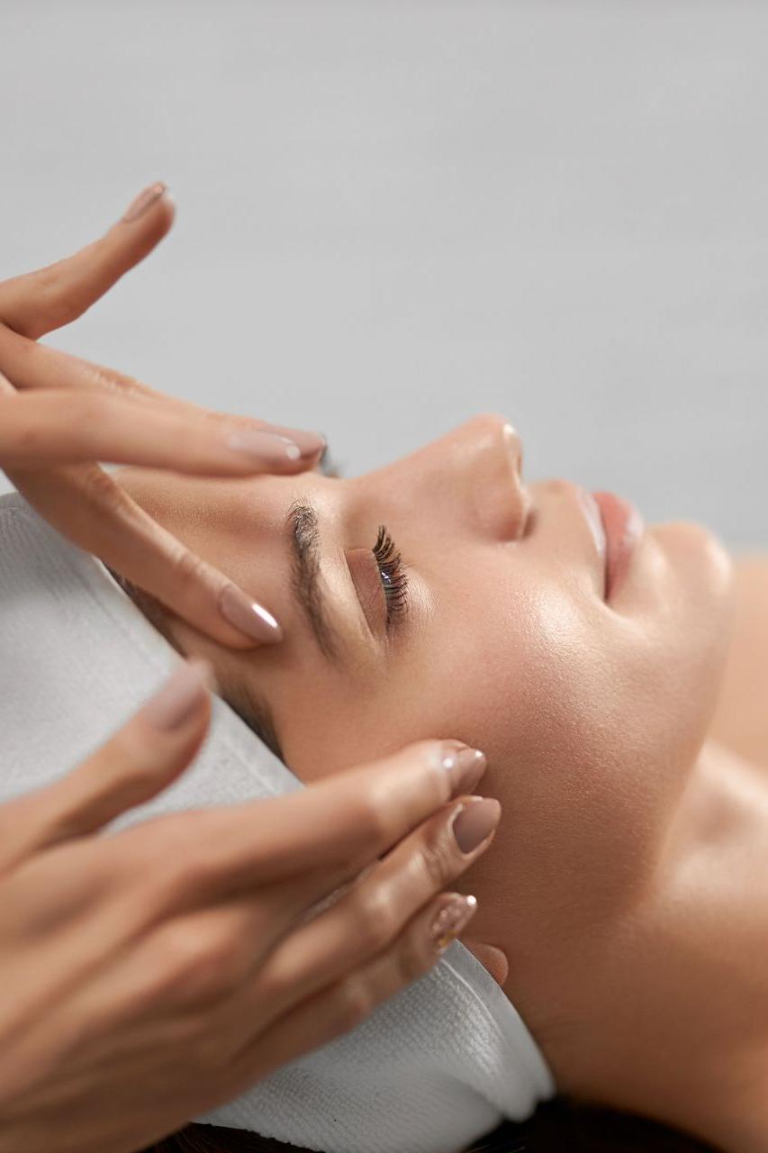 Soin du visage et massage éclat de la peau chez DermaTech Intégral à Grenoble