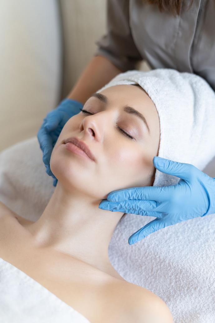 Soin du visage personnalisé et protocole anti-âge chez DermaTech Intégral à Grenoble